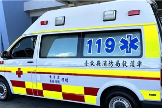 台東119遭狂call！2歲童狂撥40通「伊伊啊啊」　消防員崩潰