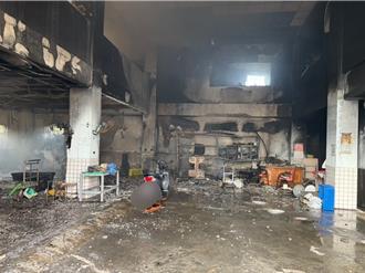 驚！高雄茄萣海產行火警　鍋爐柴油管線爆炸廠房燒毀