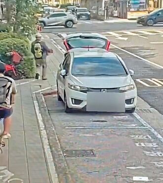 鳳梨酥賊投案 辯整箱全捐弱勢