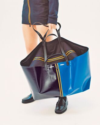 機能潮服、多功能包色計吸睛