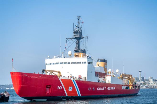 美国积极打造破冰船队，维繫在北极的巡护能量。图为已服役48年的「北极星号」。（取自DVIDS网站）