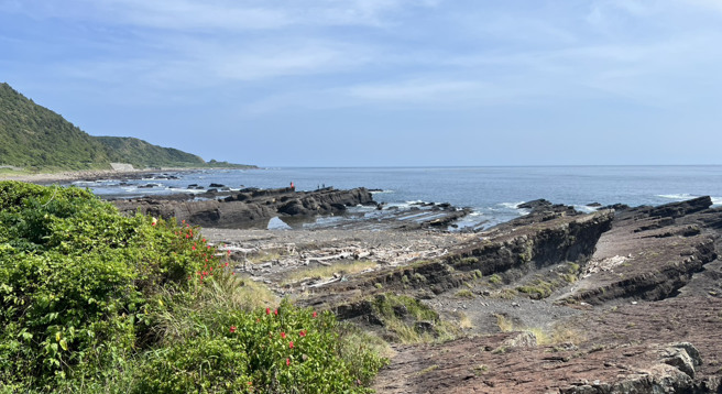 贡寮区莱莱矶钓场有3名女性潜水客失联，所幸被渔船救起并无大碍。（翻摄画面）