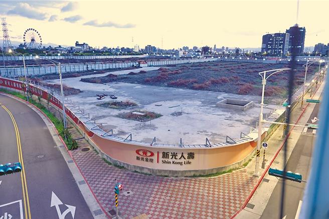 针对外界称依照《公司法》规定，消灭公司权利、义务由存续公司承受，北市法务局长连堂凯11日重申，市府与新寿的北市科地上权合约有规定换约的同意权，外界不应混淆事实、以讹传讹。（本报资料照片）