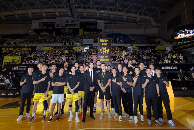 TPBL職籃賽季才剛開打，衛冕軍新北國王就拋出震撼彈，今（11日）宣布與總教練約翰（John Patrick）及助理教練馬賽爾（Lars Masell）分道揚鑣。（圖／新北國王提供）