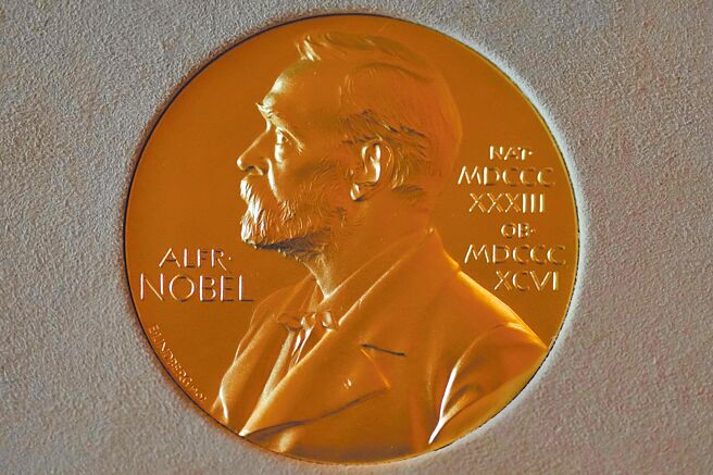 諾貝爾和平獎10日揭曉，由委內瑞拉反對派政治家馬查多榮獲桂冠，美國總統川普則空手而歸。圖／美聯社