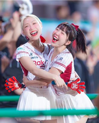 好辣！崔荷潾霸氣穿「應援法寶」助陣 全場嗨爆超壯觀