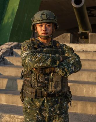 【馬防部雲台操演】副砲長傳承經驗助同袍掌握技巧 強化戰力