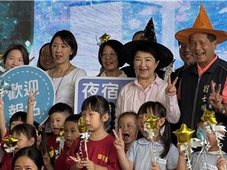 全台首創「夜宿綠美圖」 40組家庭搶先體驗書香藝術