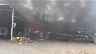 屏南工業區輪胎裂解廠火警　濃煙衝天幸無人傷亡