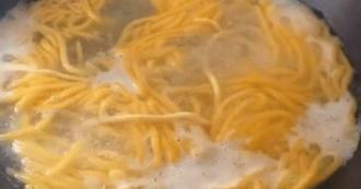 玉米磨粉發酵製成   陸2男疑食用「酸湯子」倒地1死1命危