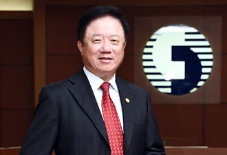中華電信董事長 簡志誠五箭齊發 營收獲利穩超前
