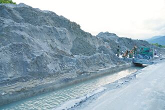 花莲 泥淹800公顷良田 清完要3年