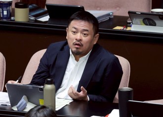 長榮空姐抱病執勤返台不治   洪申翰：調查不會只聽公司說法