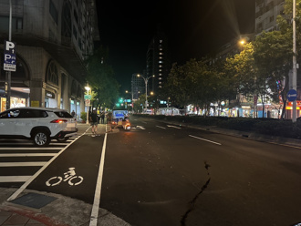 信義路車禍！A柱阻擋視線釀禍　自小客猛撞小貨車