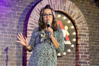 凱莉自曝美國打工遭歧視！餐廳「主動給小孩畫畫」文化衝擊