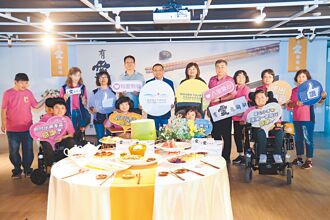 八里院生陶藝筷架 躍上馬偕宴