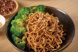 控醣忌壓抑吃喝 選對食物降負擔