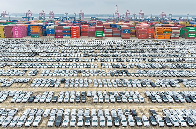 未受中美贸易局势升温影响，大陆9月外贸缴出亮眼成绩单，进出口数据皆优于市场预期。（新华社）