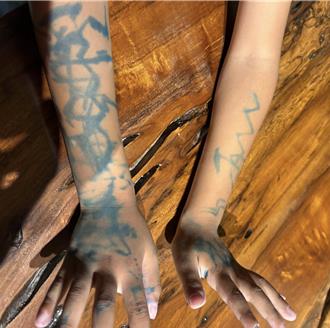 桃園某國小童全身遭色筆塗鴨   家長控校園霸凌   教育局回應了