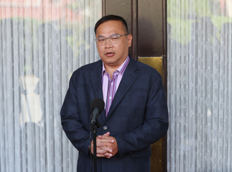 王義川為何呼籲別聽《沒出息》？作家揭真相  說中台灣人心聲