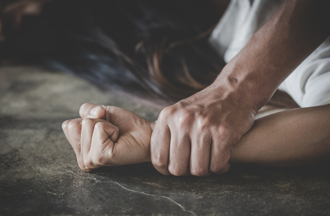 北车醉女险被公然性侵为何没人报警？ 律师点关键原因