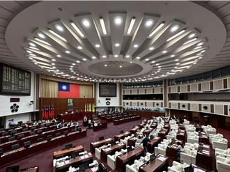 北市是否普發現金？藍綠黨團版本皆付委審查