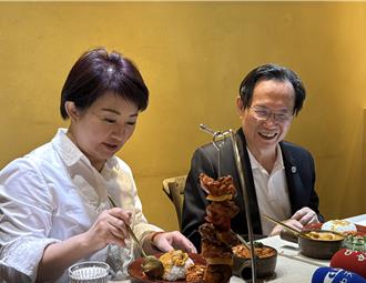 藍黨魁選舉最後衝刺  蔡志弘合體盧秀燕大啖印度咖哩