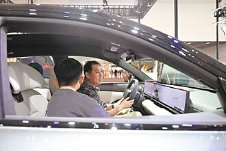 陆车市M型化 小型纯电车崛起