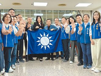 桃園議會藍黨團挺鄭麗文 齊喊凍蒜