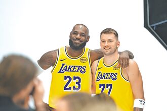 NBA》客場戰太陽 東契奇今首度亮相