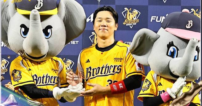 中信兄弟主力选手詹子贤15日晚间悲痛发文，透露父亲过世消息。（图／翻摄FB／兄弟Fans Club）