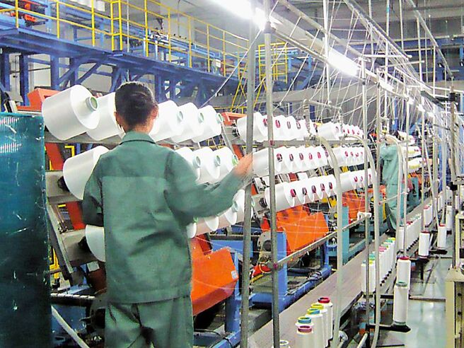 纺织业、基本金属、塑胶制品等传产的雇用及加班工时皆呈下滑。图／本报资料照片