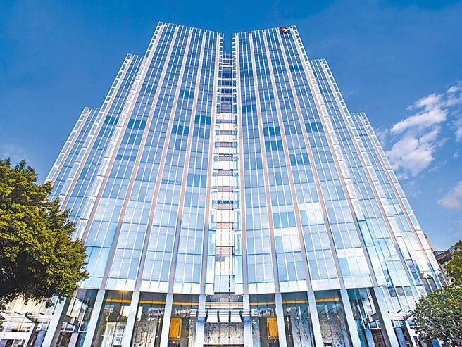 凯基人寿体现「We Share We Link」精神，独家承作花莲光復乡志工保险，将回捐相当于本案全数保费之金额给卫福部，持续支持灾区重建行动，让金融大回馈形成良善循环。图／凯基人寿提供