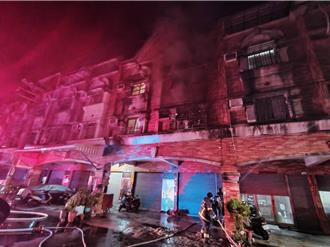 高雄透天厝大火    勇消救出1男燒燙傷送醫