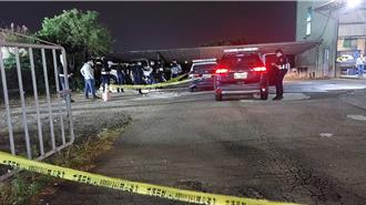 掩护通缉夫逃亡！妻开车撞警遭开4枪   大腿中弹送医