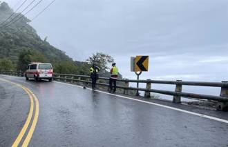 舊蘇花公路男子墜崖身亡 消防員開車下山谷搬遺體