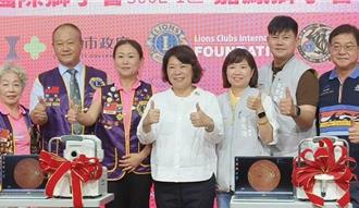 糖尿病失明救星！嘉市獲贈AI眼底儀：免散瞳、5分鐘測完