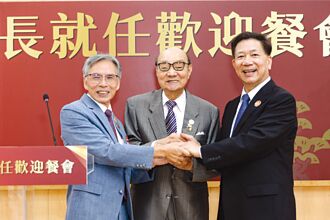 東吳新任董座唐松章 推新生獎學金