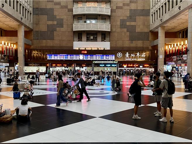 台北車站大廳9日下午發生通緝犯當眾性侵香港籍酒醉女遊客案件。（本報資料照片）