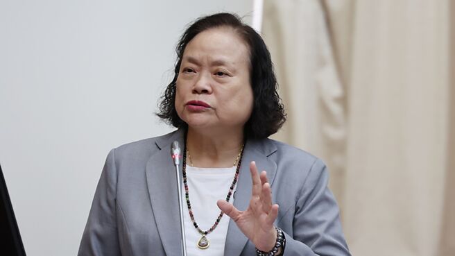 主计总处主计长陈淑姿坦言，此前对于全年经济增速4.45％的预测有些低估，会再上调至近于5％。图／姚志平