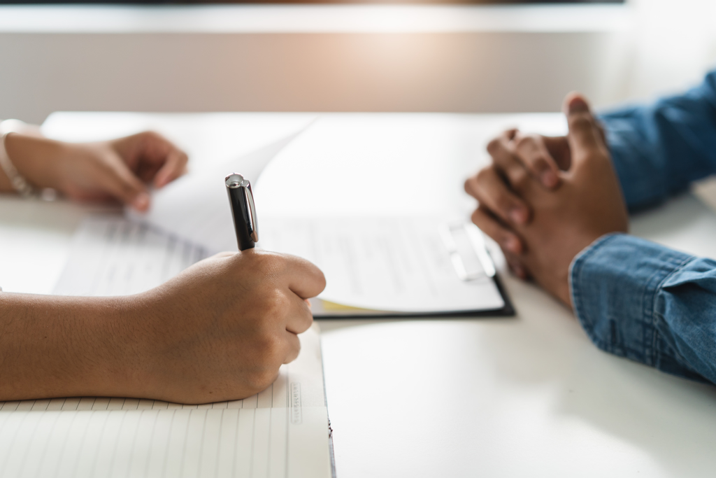 攀關係幫小孩求職！親戚狂打公司電話「報他名字」 外商男超無奈