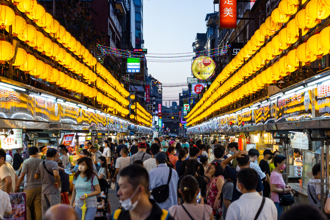 去基隆廟口單點滷肉飯 老闆秒回3字 他愣：潛規則嗎