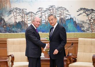 王毅見黑石集團董座：中美  「脫鉤斷鏈」不是理性選擇