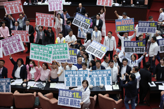 「普發1萬」11月發！ 韌性特別預算案三讀通過