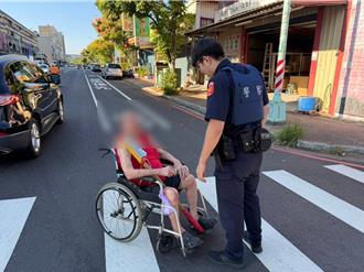 一心想去花蓮賑災！7旬失智翁推輪椅出門累倒 平鎮警助返家
