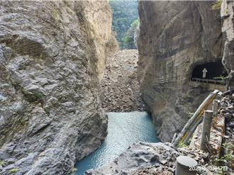 花蓮又驚現堰塞湖！燕子口崩塌阻立霧溪 「水位急升」中橫封路