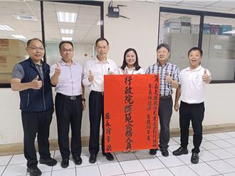 打響「嘉義優鮮」！嘉縣府專員獲2025行政院模範公務人員