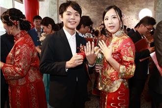 30對新人月老見證下完婚 喜獲金戒指還加碼好孕紅包