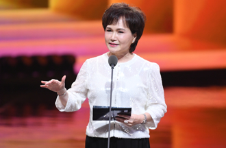 金鐘60》66歲沈春華自嘲「出道40年」 重提1事網全笑翻