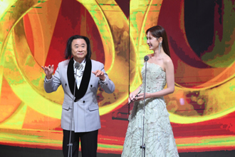 金钟60》邰智源「披头散髮」高喊没出息！神模仿王世坚全场嗨翻